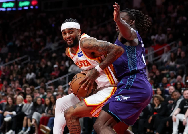 "Hawks" pietaupa Porziņģi un izcīna otro uzvaru pēc kārtas, Toronto "Raptors" turpina panākumu sēriju