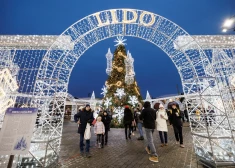 ФОТО: LIDO открыло зимнюю сказку - тысячи гостей, огни и величественная елка