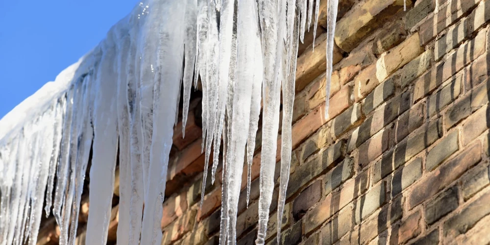 Rīgā tiesā vīrieti par nāvējošu nolaidību. 