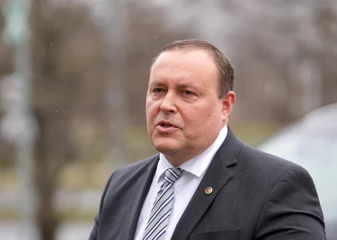 Не сбивайте и не ловите: МВД объясняет, как вести себя при встрече с шарами-контрабандистами