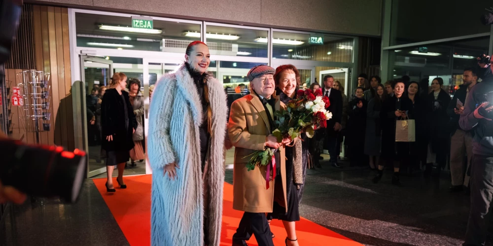 2025. gada 23. novembrī viesi ierodas uz "Spēlmaņu nakts" balvu pasniegšanas ceremoniju Dailes teātrī.