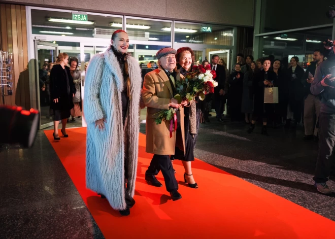2025. gada 23. novembrī viesi ierodas uz "Spēlmaņu nakts" balvu pasniegšanas ceremoniju Dailes teātrī.