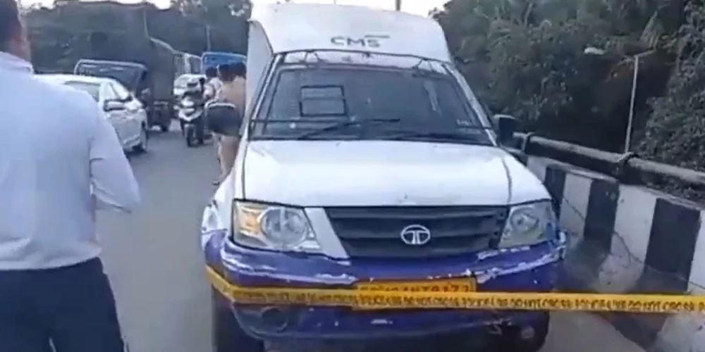 Aplaupītā inkasatoru automašīna (ekrānuzņēmums no video)