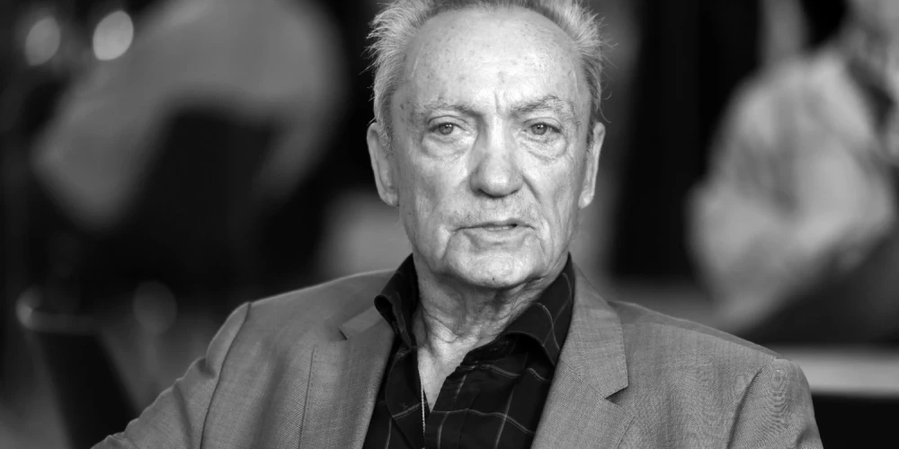 Miris vācu kinoaktieris Udo Kīrs. 