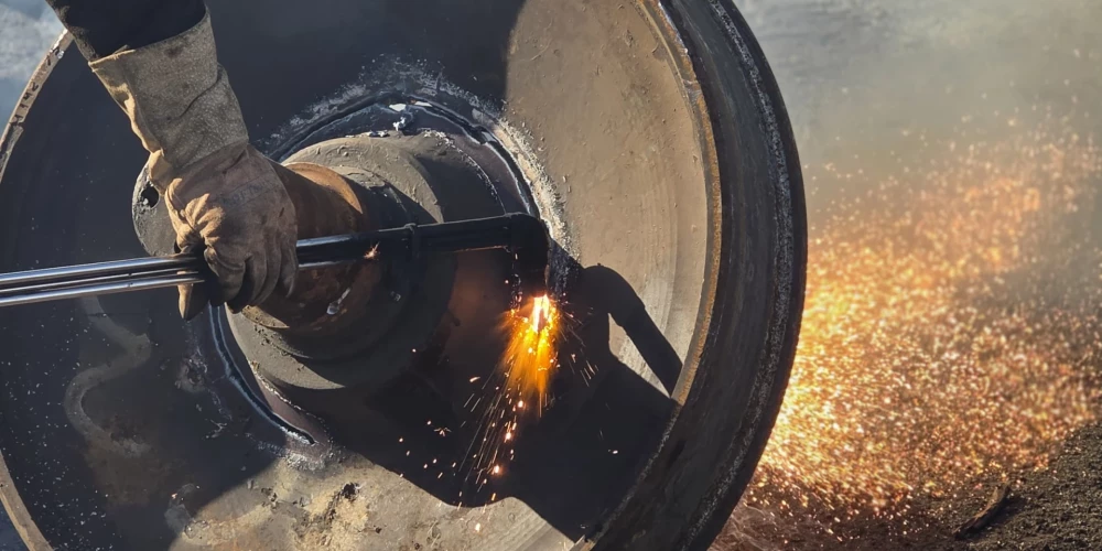 Компания Tolmets была основана в самом конце прошлого века. В то время предприятие базировалось в Лиепае, и у него был всего один пункт приема металлолома.