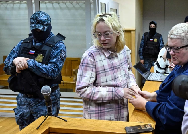 18 gadus vecā mūziķe Naoko pametusi Krieviju