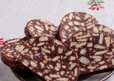 Saldā desa ar mandeļu cepumiem un mandelēm