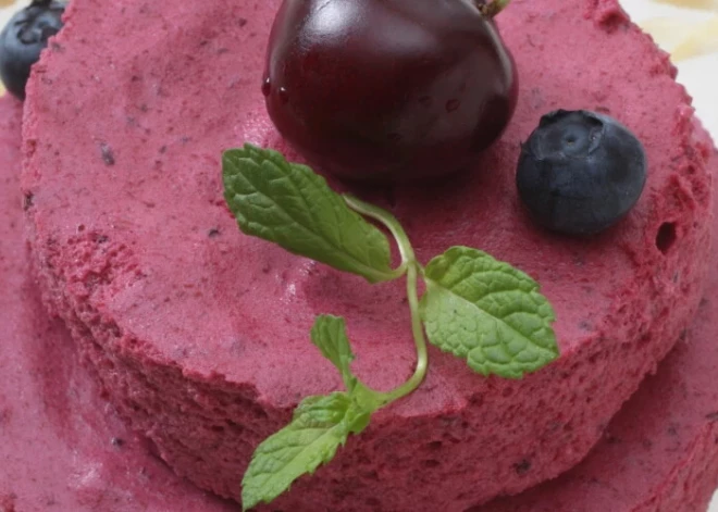 Gaisīgais upeņu krēms