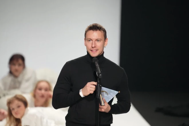 Antons Freimans, saņemot "Spēlmaņu nakts" balvu "Gada baleta mākslinieks"