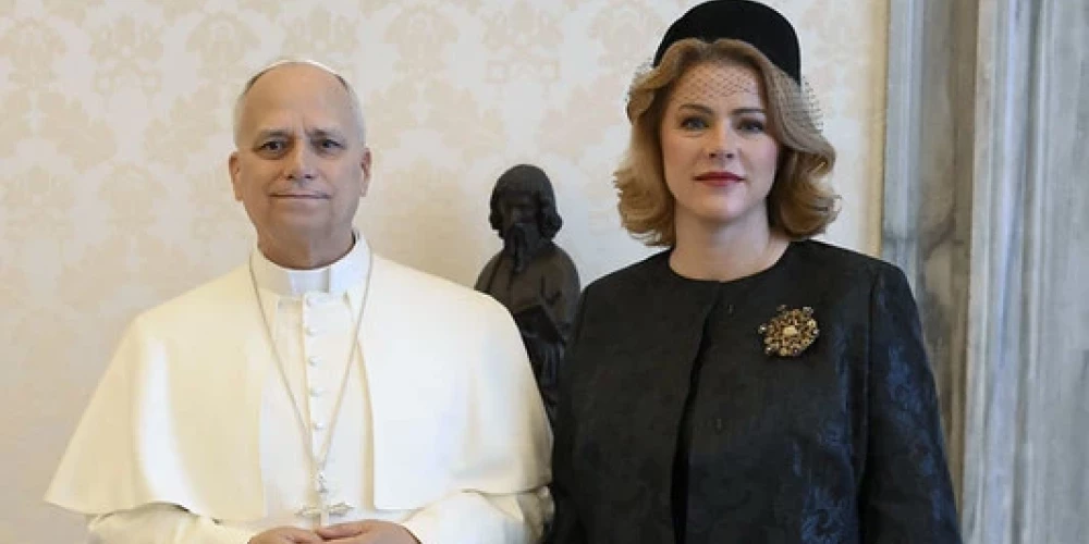 Премьрер-министр Латвии обсудила с папой Львом XIV безопасность Европы и поддержку Украины.