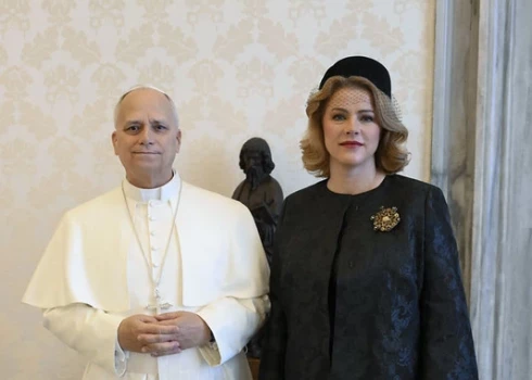 Премьрер-министр Латвии обсудила с папой Львом XIV безопасность Европы и поддержку Украины.