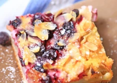 Plātsmaize ar ābolu-rabarberu pildījumu un drumstalām