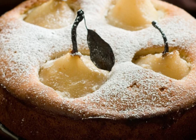 Vaniļas kēkss ar bumbieriem