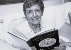 Aizsaulē devusies Džila Freida — sieviete, kura iedvesmoja Lūsijas tēlu "Nārnijas hronikā" un mirdzēja “Tāda ir mīlestība”