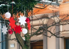 Daugavpilī sākas Ziemassvētku gaidīšanas laiks - ar pirmo sveci lielajā Adventes vainagā un Ziemassvētku egles iedegšanu