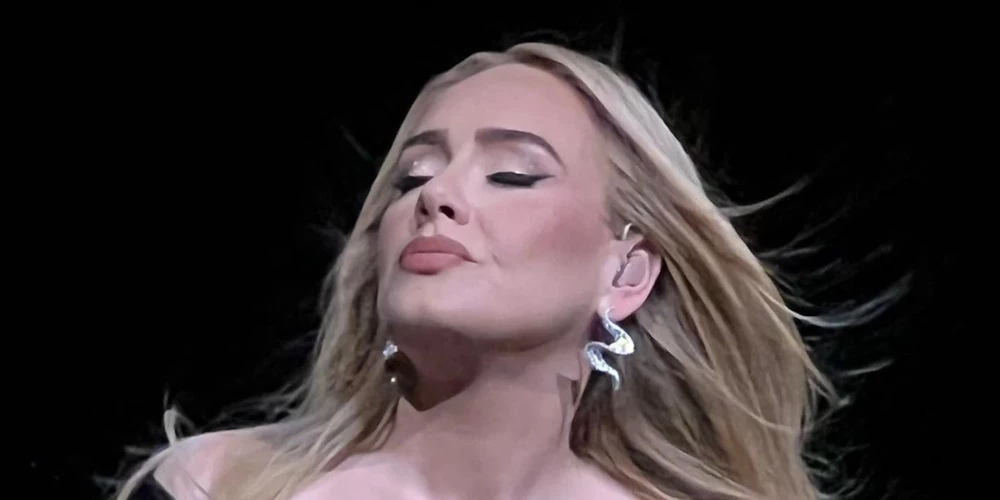 Britu dziedātāja Adele.