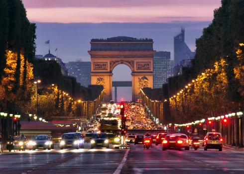 Уж если мечтать - так о Париже. Но сможет ли кто-то исполнить такую детскую мечту?