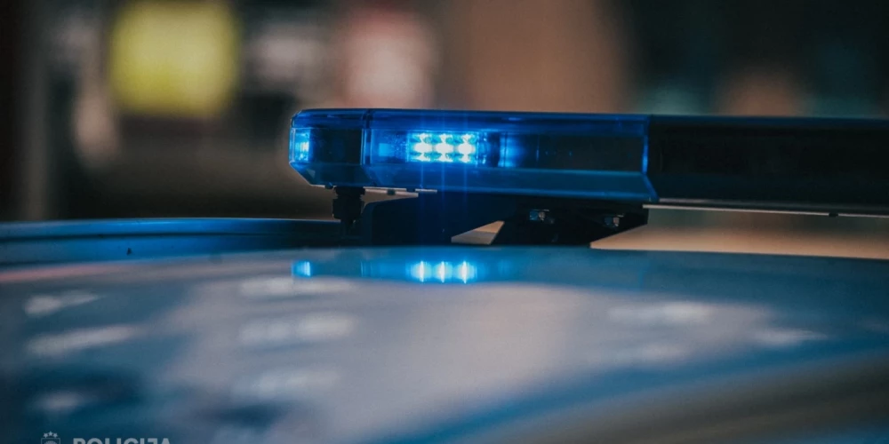 Zagļi izlaužas jaunbūvē un aiznes dārgus būvniecības instrumentus.