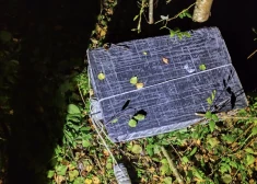 FOTO un VIDEO: kā izskatās "meteoroloģiskie baloni", ar kuriem kontrabandisti transportē cigaretes un regulāri traucē lidostas darbību