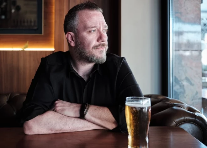 Viņš sāka lietot alkoholu, iesaistījās romānā ar kolēģi. Reāla problēma - vīriešu vientulība