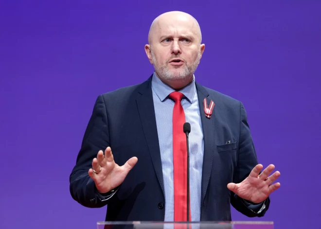 "Это самоуничтожение, а не стратегия": депутат Сейма резко раскритиковал идею демонтажа железнодорожных путей в сторону России