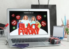 Жителям Латвии, которые хранят все деньги на одной карте, дали совет перед Черной пятницей