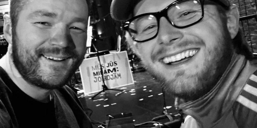 Kaspara atmiņās Kārlis bija radīts kustībai – līdzīgs ūdenim un vējam, kuri nekad nepaliek mierā. Viņš nav spējis nosēdēt uz vietas. Viņš nemitīgi šķetinājis jaunas idejas pasaules piedzīvošanai. 