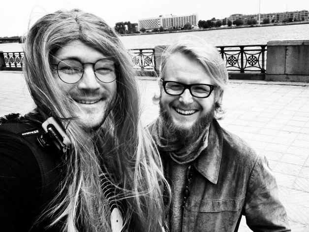 Diena, kurā Kaspars, uzvilcis rudmates parūku, tēloja Kārļa pielūdzēju.