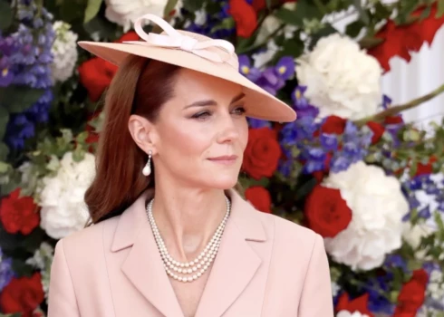 Princese Ketrīna "Dior" tērpā.