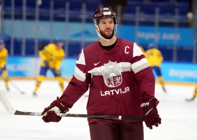 Latvijas hokeja leģendas Lauris Dārziņš un Mārtiņš Karsums samēros spēkus "3on3" hokeja turnīrā