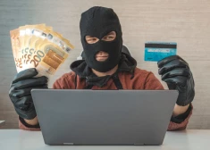 Латвийцы копят, мошенники пользуются: у клиентов банков выманили 10 млн евро