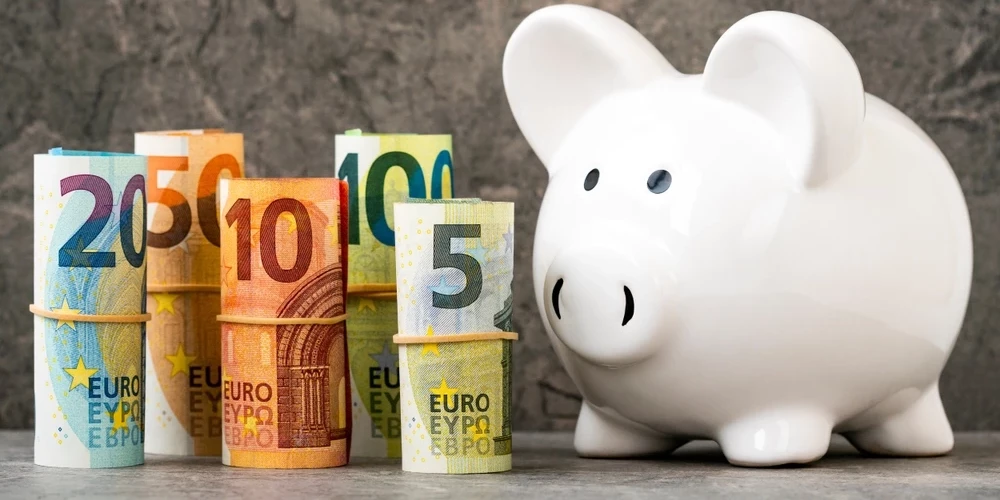 Тем, кто копит «на всякий случай», напомнили - при нынешней инфляции такой подход может обернуться потерянными возможностями.