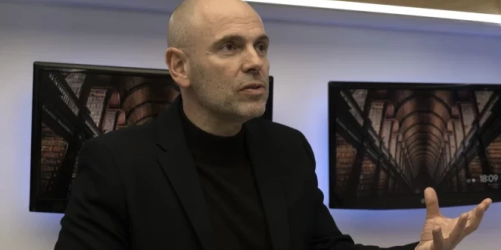 Patriks Fors ir franču humanitārais darbinieks, psihologs un analītiķis, kas pasniedz lekcijas Ženēvas Universitātes humanitārās palīdzības departamentā un specializējas humanitārās palīdzības sniegšanā un dezinformācijas metodoloģijā, galvenokārt konflikta un kara skartajās zonās. 