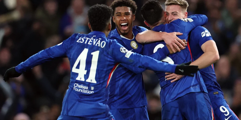 Londonas "Chelsea" izrēķinājās ar mazākumā spēlējušo "FC Barcelona"