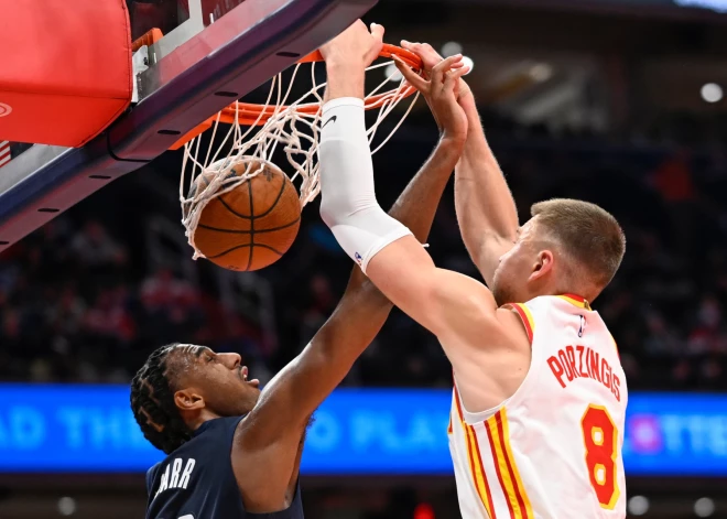 Porziņģis zaudētā "Hawks" spēlē gūst 22 punktus