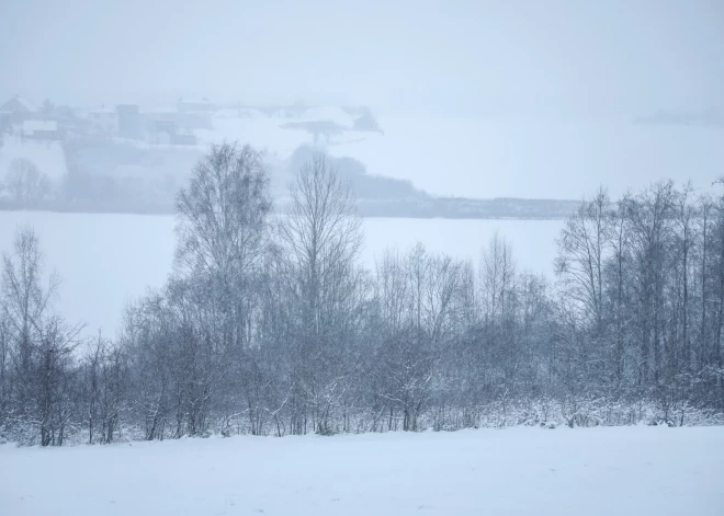 Желтое предупреждение: на юго-востоке Латвии в среду ожидается снегопад