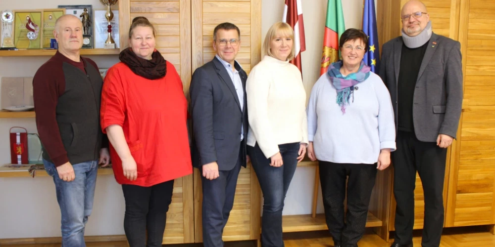Valka gatavojas Tautas deju festivālam “Latvju bērni danci veda”. 