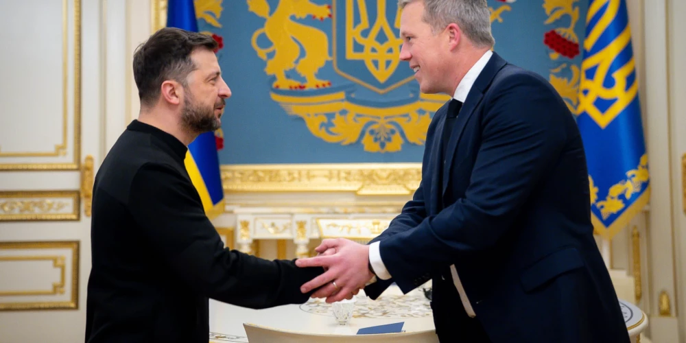 ASV armijas ministrs Daniels Driskols nesenās vizītes laikā Kijivā uzstājis Ukrainas prezidentam Volodimiram Zelenskim uz ASV sākotnējā "miera plāna" pieņemšanu.