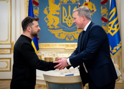 ASV armijas ministrs Daniels Driskols nesenās vizītes laikā Kijivā uzstājis Ukrainas prezidentam Volodimiram Zelenskim uz ASV sākotnējā "miera plāna" pieņemšanu.