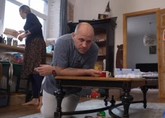 Uģa Kuģa mazais dēls nolēmis vākt metāllūžņus nodošanai. Tētis satraucies, ka tagad to būs pilna māja