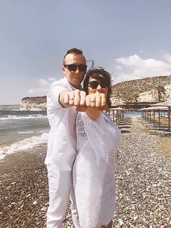 Evilena ar vīru kāzu dienā