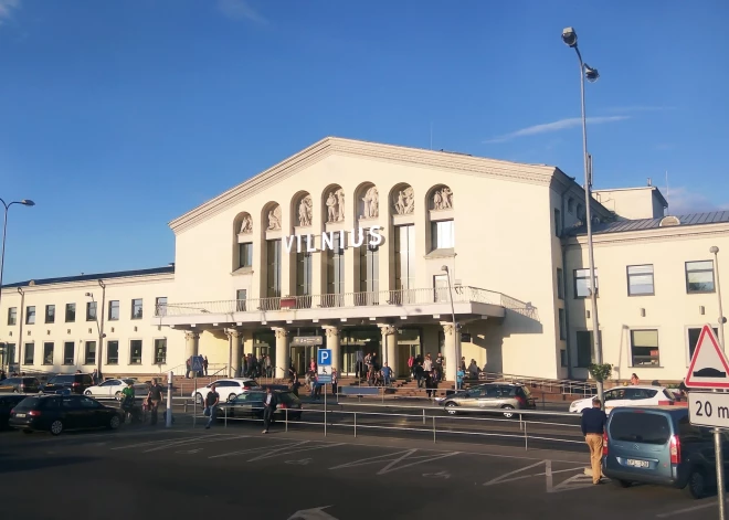 Вильнюсский аэропорт временно закрыт после инцидента с самолетом LOT