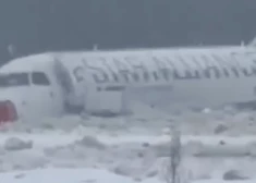 VIDEO: laikapstākļu dēļ Viļņas lidostā noticis negadījums ar pasažieru lidmašīnu, kas ieradās no Varšavas; lidosta šobrīd slēgta