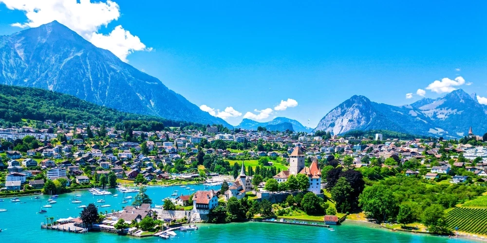 На фоне растущей нагрузки на госбюджеты и усиливающегося климатического кризиса Швейцарии предстоит решить, какой путь выбрать дальше.