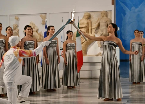 Foto no svinīgās uguns iedegšanas ceremonijas.