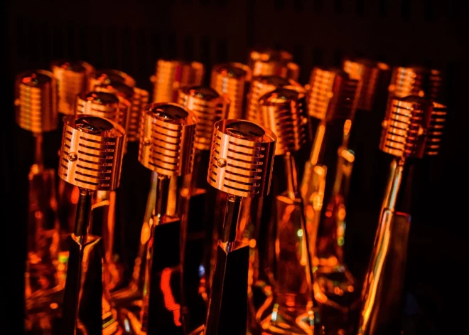 “Zelta Mikrofons” tuvojas: mūziķi aicināti iesniegt ierakstus līdz 1. decembrim, lai pretendētu uz mūzikas ierakstu gada balvu