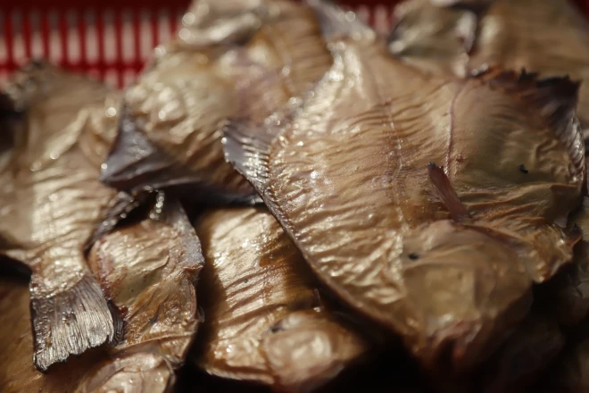 Vakar kūpinātās butes jau drīz dosies pie pircējiem.