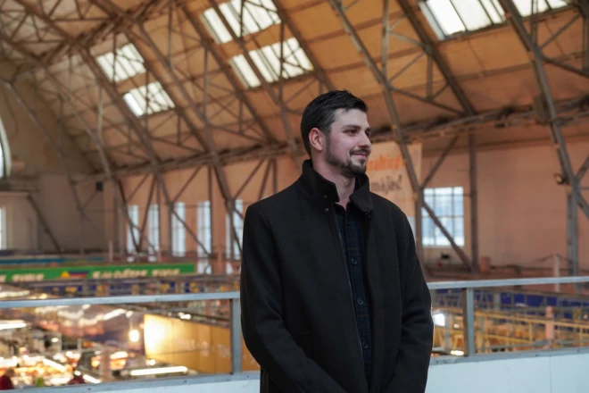 Oskars, kura tēvs arī bijis zvejnieks, vēlāk atklāj, ka vārdu viņam izvēlējusies vecmāmiņa, bet nemāk teikt, vai tas saistīts ar slavenā romāna varoni.