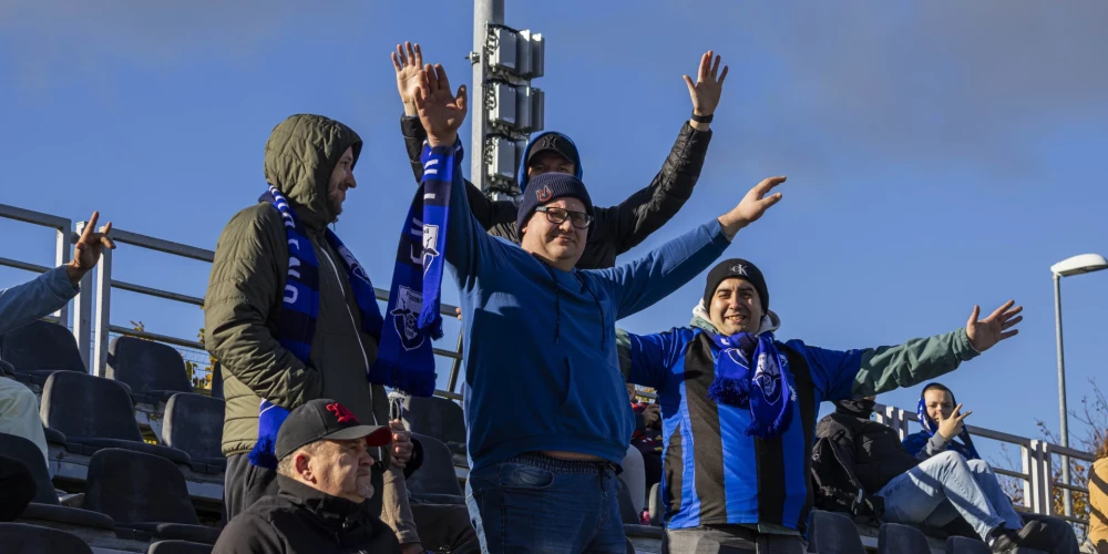 "Grobiņas" atbalstītāji tribīnēs.