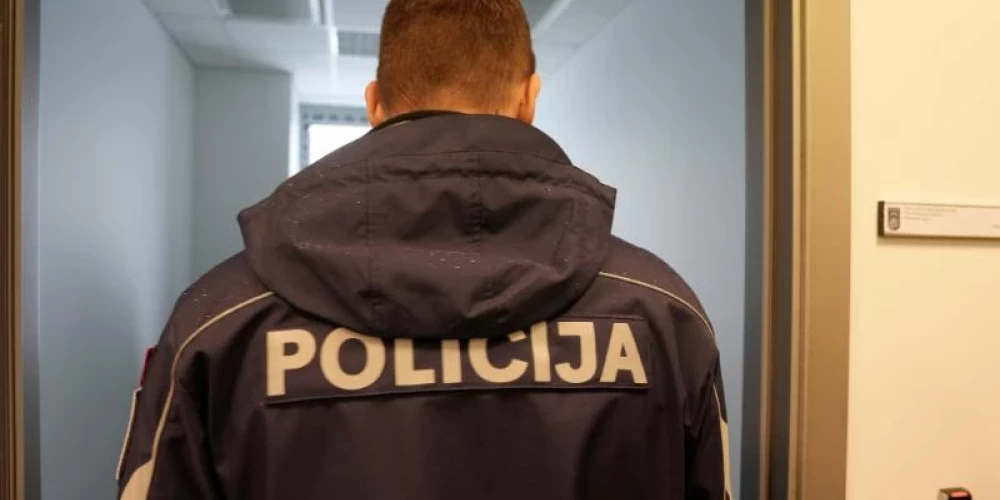 Policija meklē pusaudzi, kas nav atgriezusies mājās.